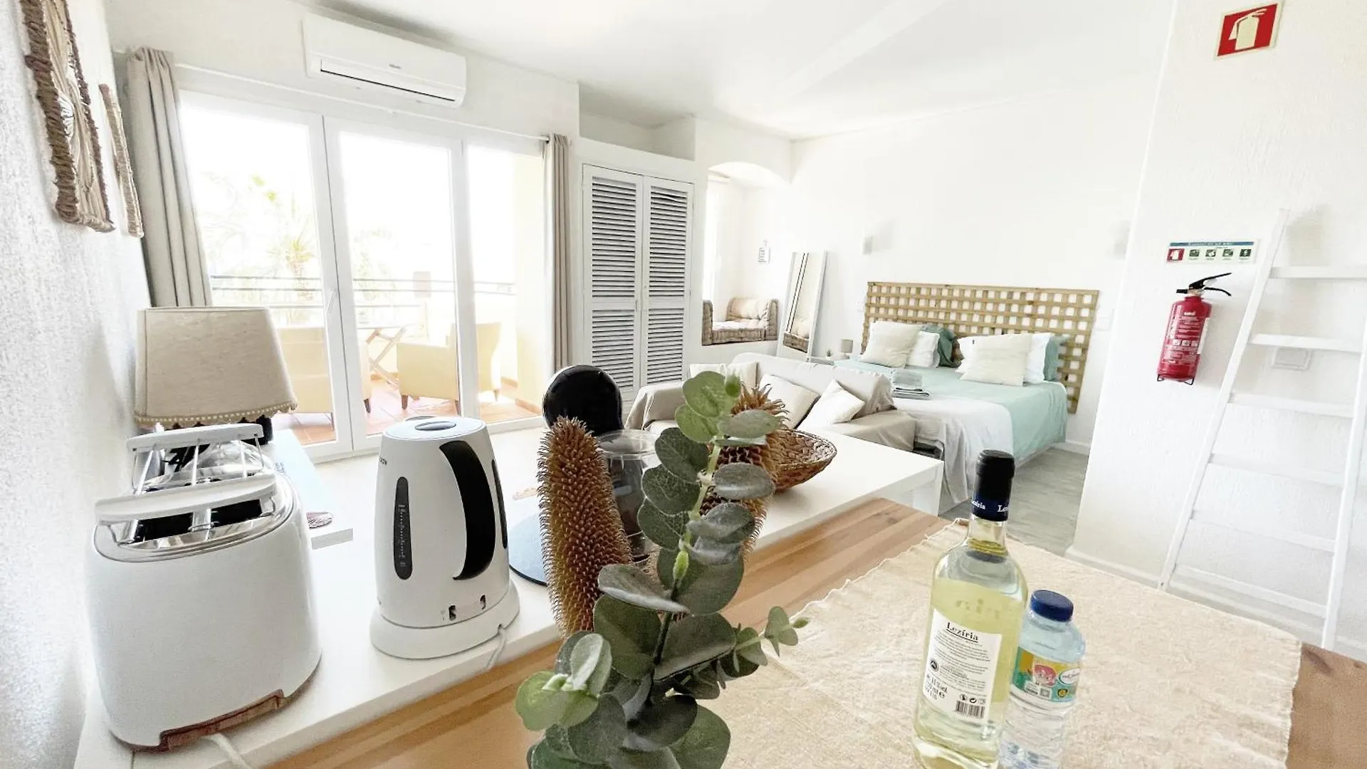 Lejlighed Seaview Studio - 10 Min. Beach, Private Condo, Pool, Grill & Free Parking Albufeira