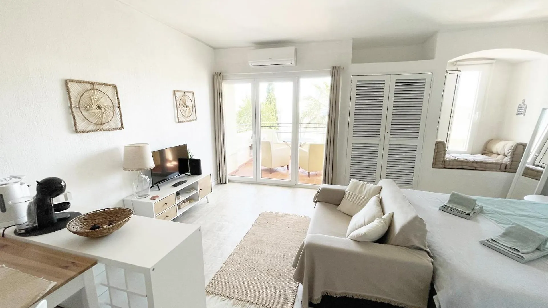 Seaview Studio - 10 Min. Beach, Private Condo, Pool, Grill & Free Parking Albufeira Lejlighed